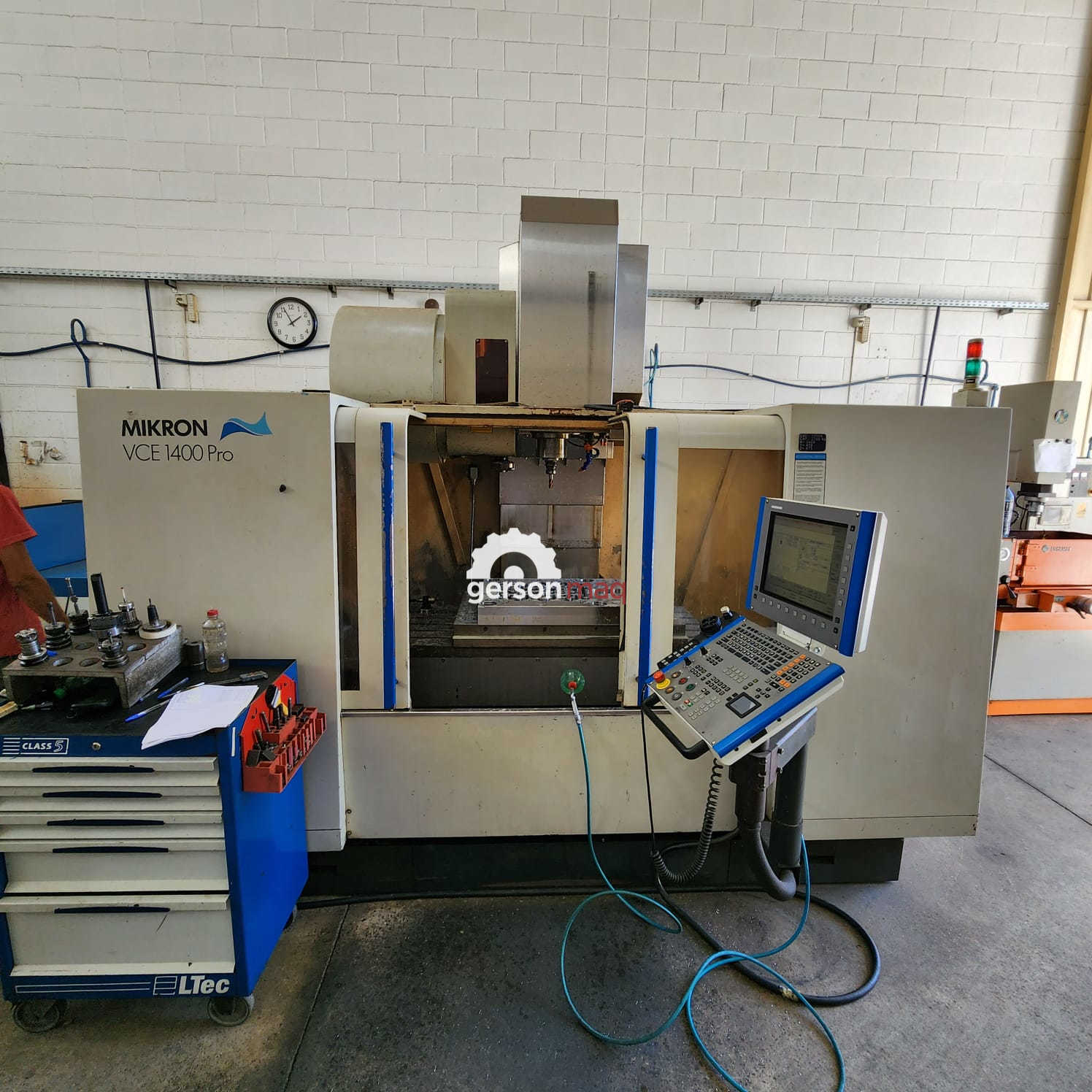 CENTRO DE USINAGEM MIKRON VCE 1400 PRO - ANO 2006